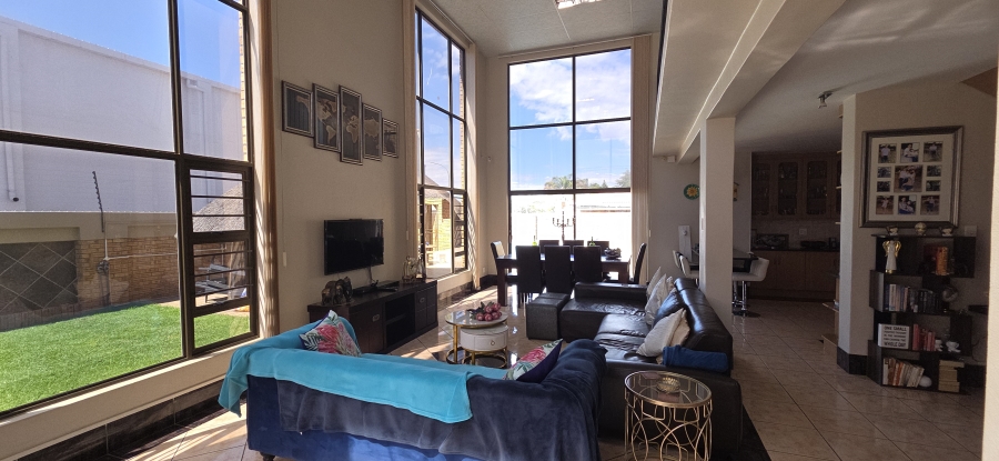 4 Bedroom Property for Sale in Roylglen Gardens Northern Cape